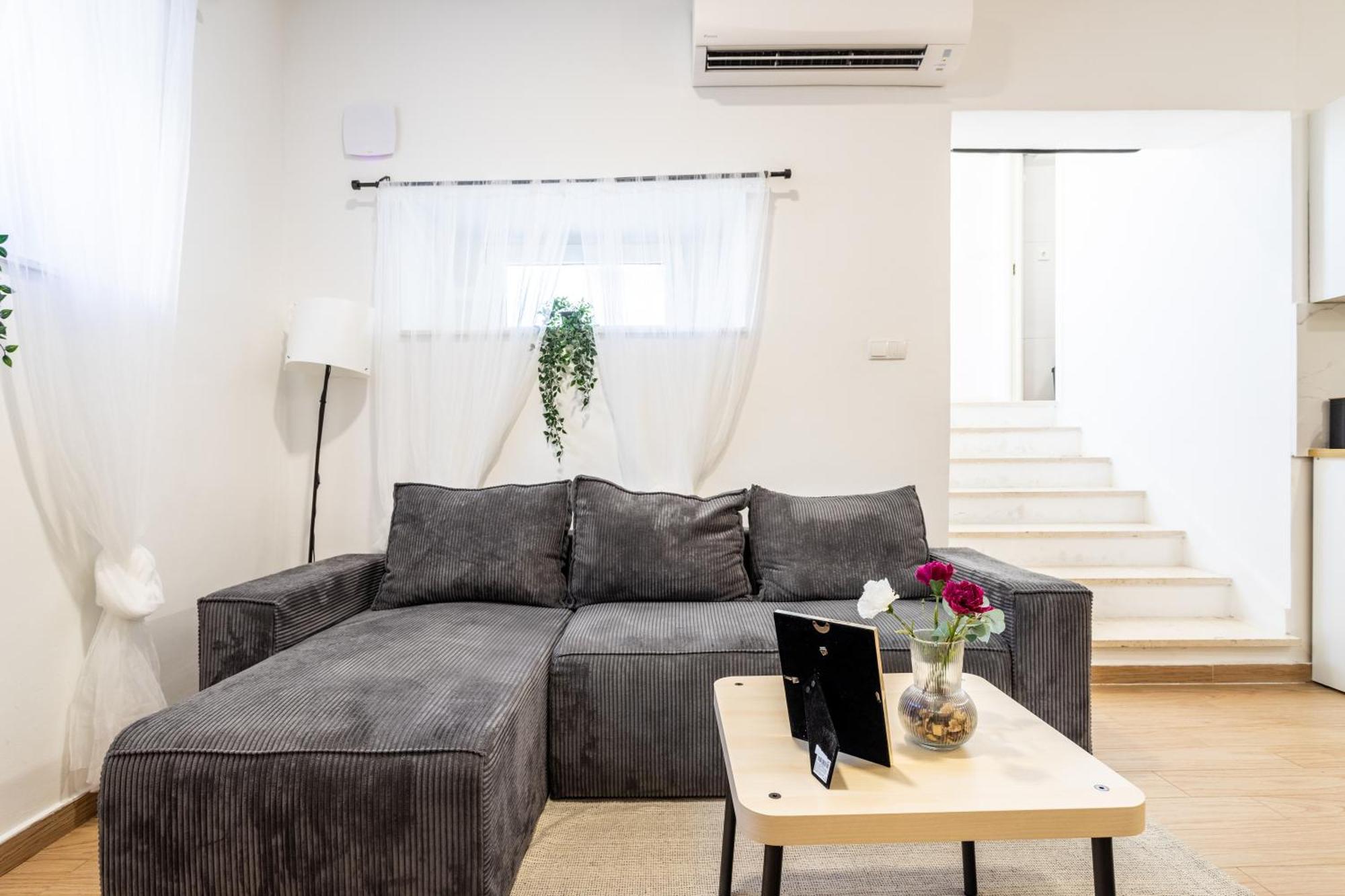 Zeus Downtown Apartment *